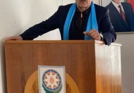 Zəngin deputat seçicilərin qarşısına 2300 manatlıq köynəklə çıxdı — FOTOLAR
