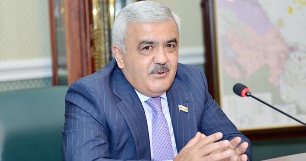 Rövnəq Abdullayev AFFA prezidenti postuna namizədliyini irəli sürdü