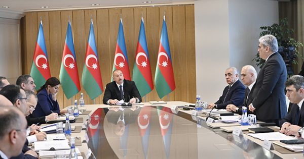 “Mən sadə sual verirəm, sən başlayırsan leksiya oxumağa” – Video