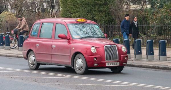 Azərbaycan qırmızı London taksiləri alıb