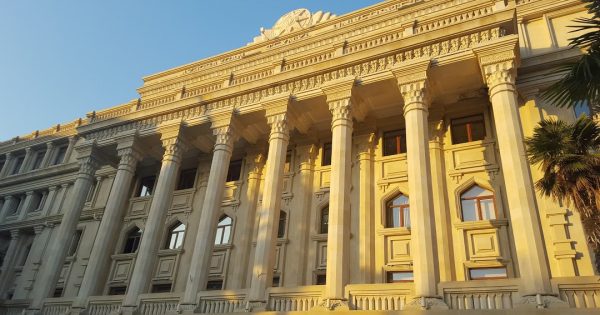 AzTU-nun 3 fakültəsinin dekanı müvəqqəti olaraq işlərinin icrasından kənarlaşdırıldı