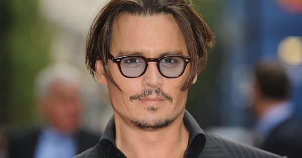 Conni Depp onunla sevgilidir
