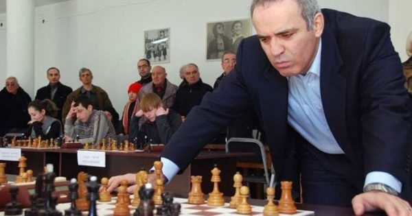 Putini tənqid edən bakılı Harri Kasparov da Azərbaycan və Türkiyənin əleyhinə danışdı