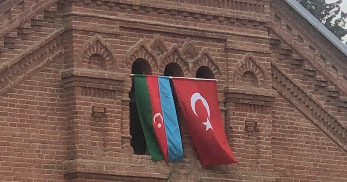 Azerbaycan halkı Türk bayrağı istiyor!