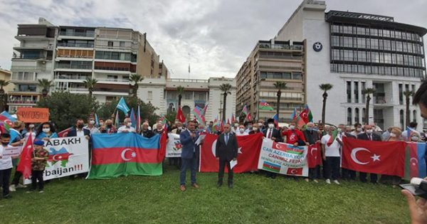 İzmirdə Fransa Konsulluğunun qarşısında aksiya – Foto