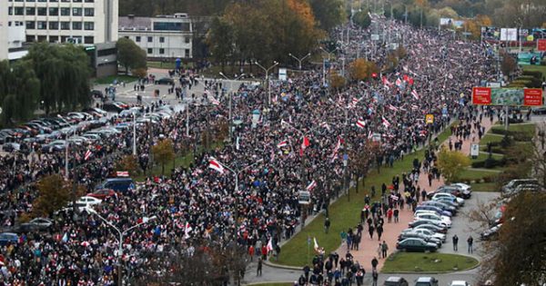 İstefa üçün verilən vaxt bitdi, Belarusda etirazlar şiddətləndi