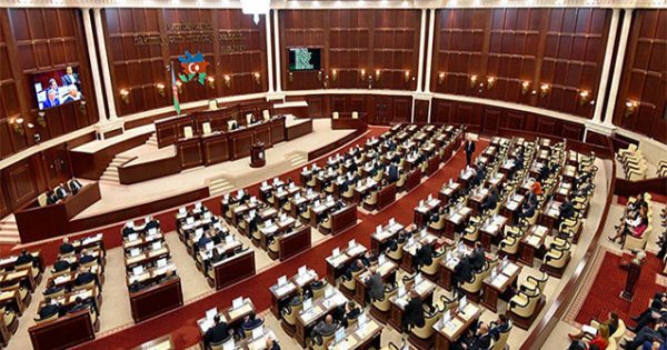 Parlament orden və medalların təsisini müzakirəyə çıxarır