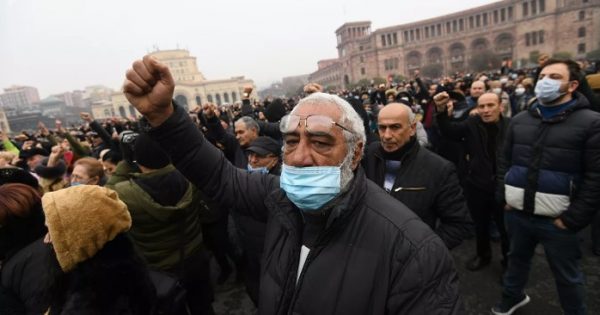 Ermənilər növbəti mitinq üçün İrəvanın Respublika meydanına toplaşırlar