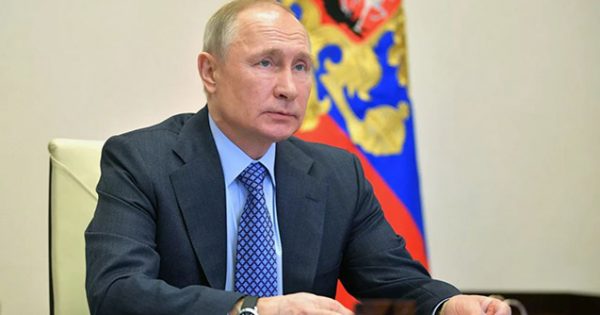 Putin məmur təyinatında yaş həddini ləğv edir