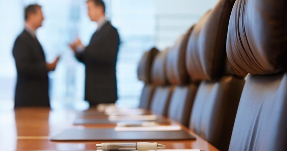 image-1612279829_20150903172723-businessmen-meeting-politics-executives-conference-room-negotiations
