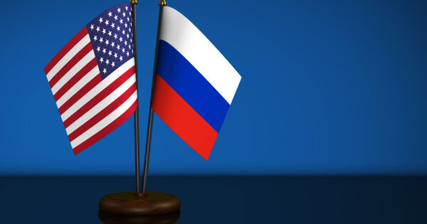 image-united-states-of-america-flag-and-russian-federation-desk-flags