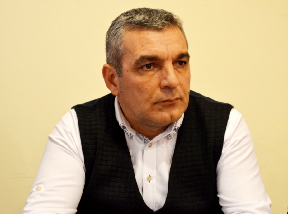 YAP rəsmisi Real partiyasının sədri Natiq Cəfərlini sərt tənqid etdi -  Busaat.az