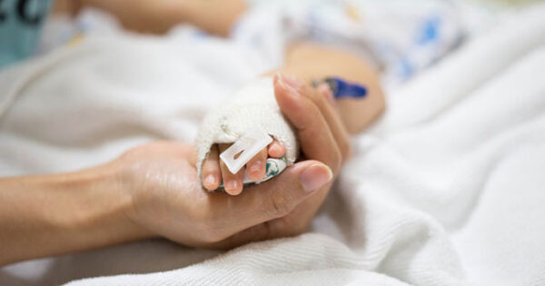 image-mother-holding-a-baby-hand