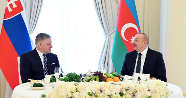 image-e8ef85c160-azerbaycan-prezidentinin-adindan-slovakiya-bas-nazirinin-serefine-resmi-nahar-verilib