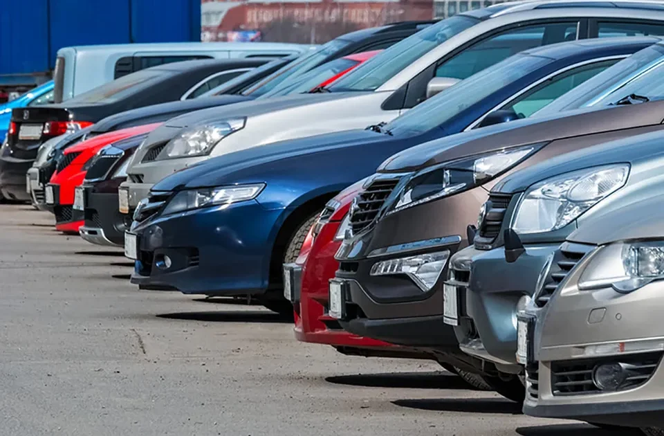 image-row-of-cars-istock-1133561369-valeryyurasov