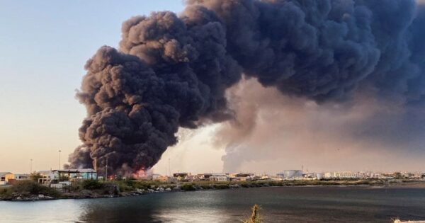 image-a-view-shows-a-large-plume-of-smoke-rising-from-fuel-depot-in-port-sudan