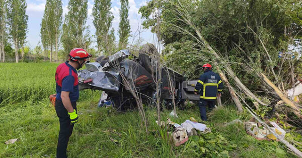 image-igdirda-trafik-kazasi-azerbaycan-plakali-arac-takla-atti-1i-olu-4-yarali