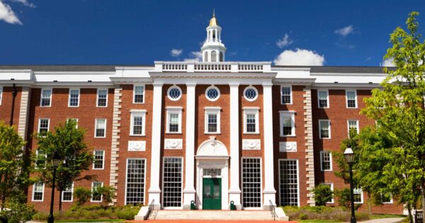 image-college_1090_29-15_00_o-harvard-university-building-facebook