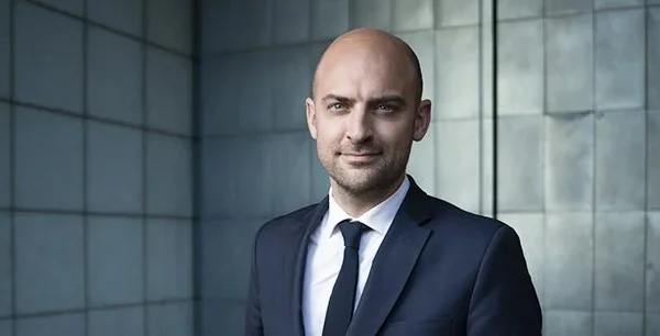 image-un-pas-de-plus-vers-le-tres-haut-debit-pour-tous-jean-noel-barrot-ministre-delegue-charge-de-la-transition-numerique