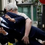image-macron-bal-mumu-reu-2366739