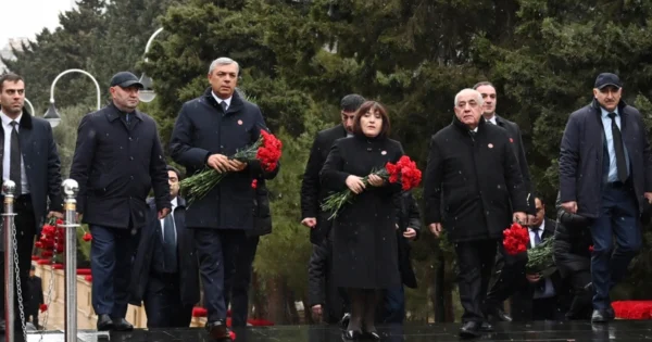 Dövlət və hökumət rəsmiləri Şəhidlər xiyabanında - YENİLƏNİB 4 image-0zm8ammimewvbzxcngylkgkiyjljtprcve0lilgw_825