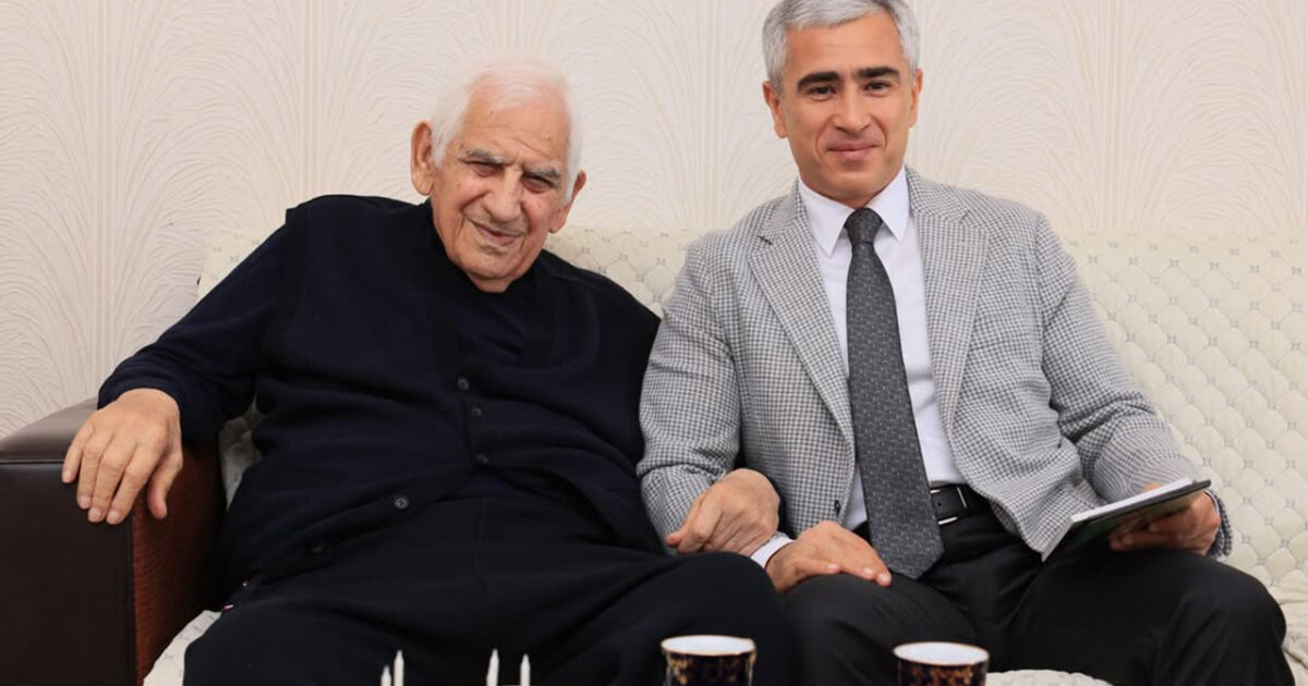 Anar Ələkbərov 95 yaşlı Nəriman Həsənzadəni ziyarət etdi - Fotolar 5 image-anar