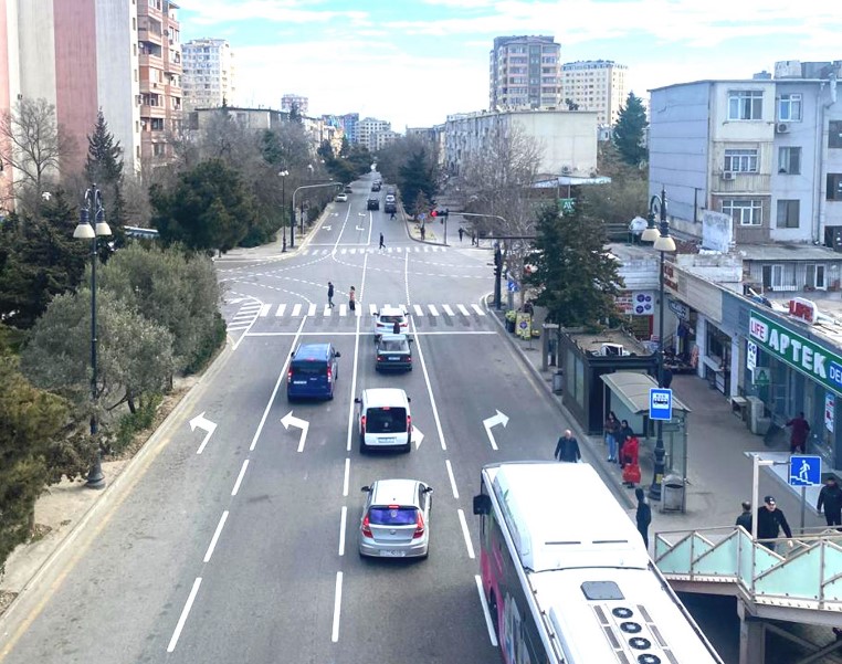 “Şamaxinka”dakı bu yol birtərəfli oldu, işıqfor qoyuldu - Foto 3 image-samaxinka