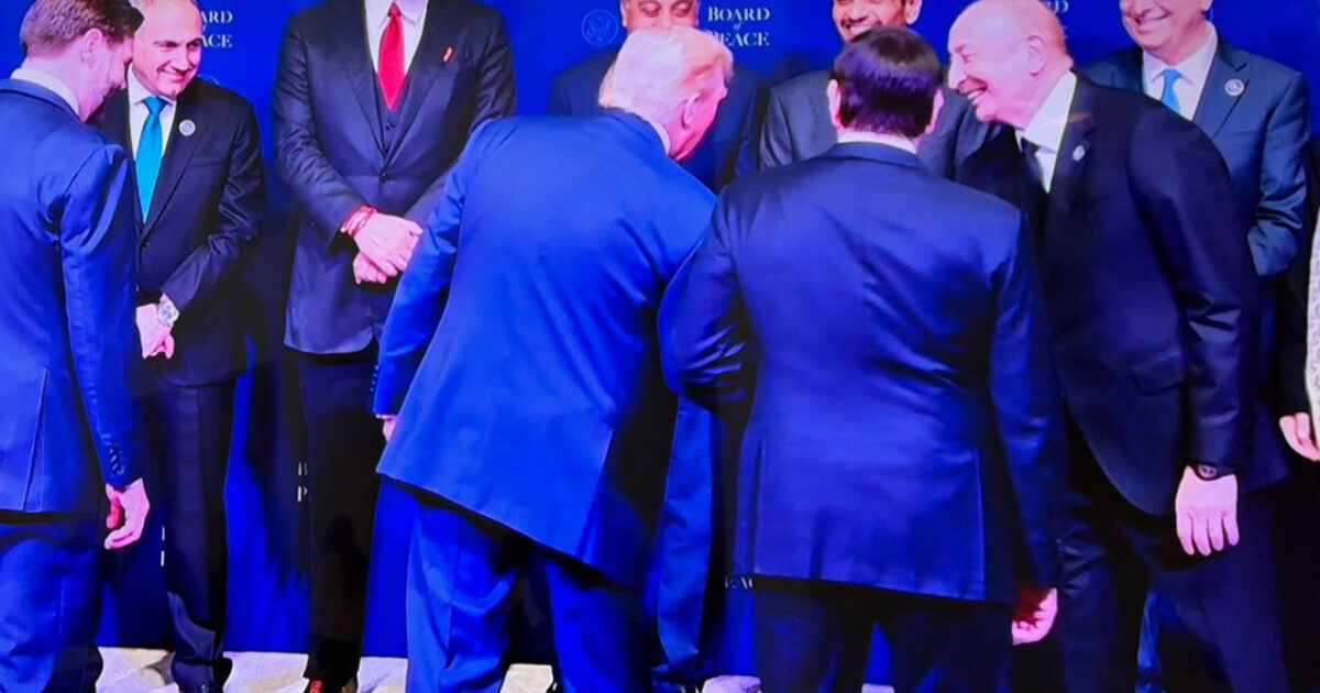 İlham Əliyevin Trampla səmimi söhbəti - Video 3 image-trampeliyev