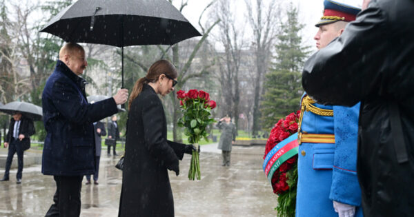 Prezident Belqradda Ümummilli Liderin abidəsini ziyarət etdi - Fotolar+Video 3 image-ziyaret